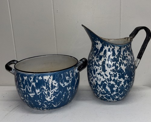 Vintage blue white - white, swirl